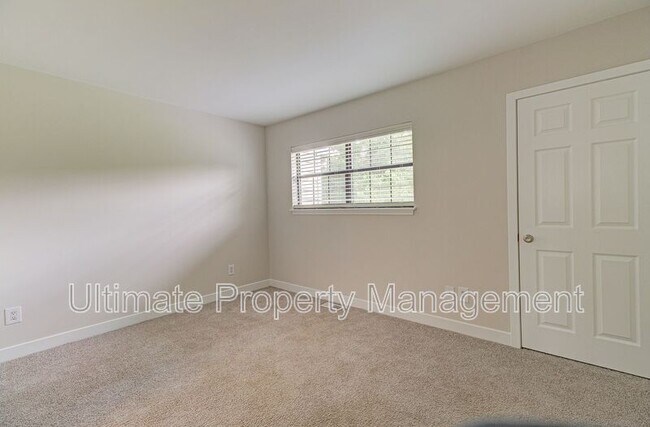 Building Photo - 1705 S 41st St