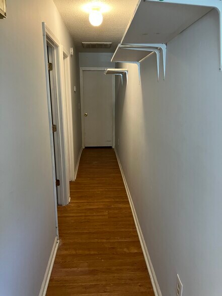 Building Photo - 18 Century St