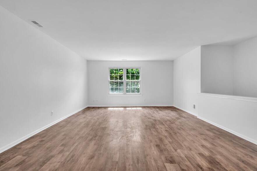 Building Photo - 56 Hopewell Ln
