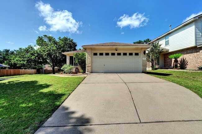 Building Photo - Charming 3BR / 2BA Rental with Fenced Yard & Covered Deck