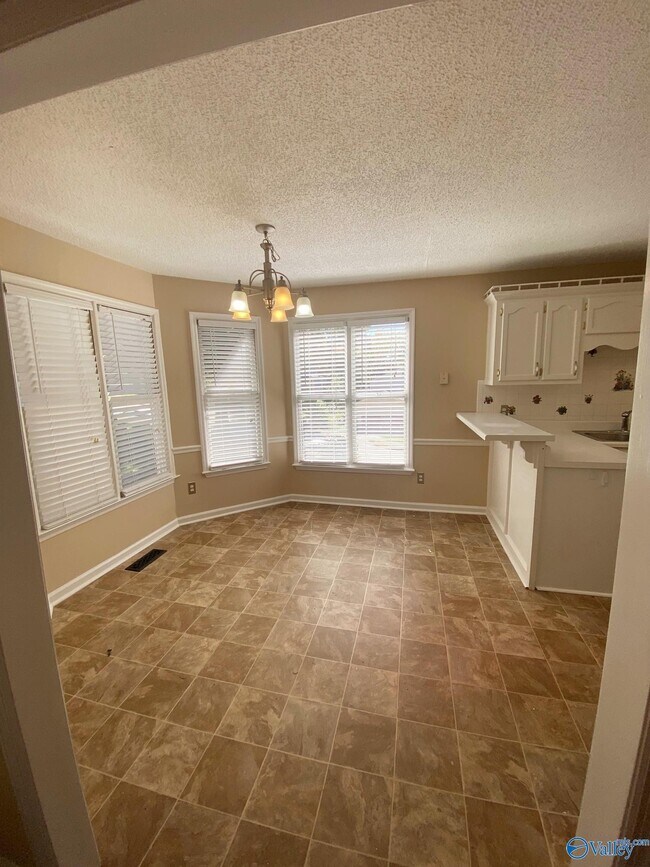 Building Photo - 523 Farmingdale Rd SE