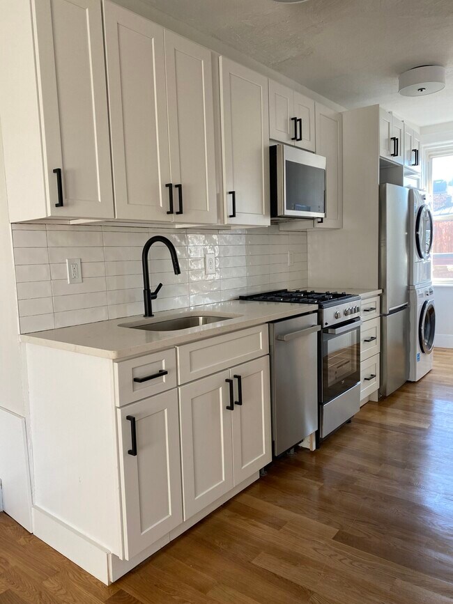 Building Photo - 152 Salem St