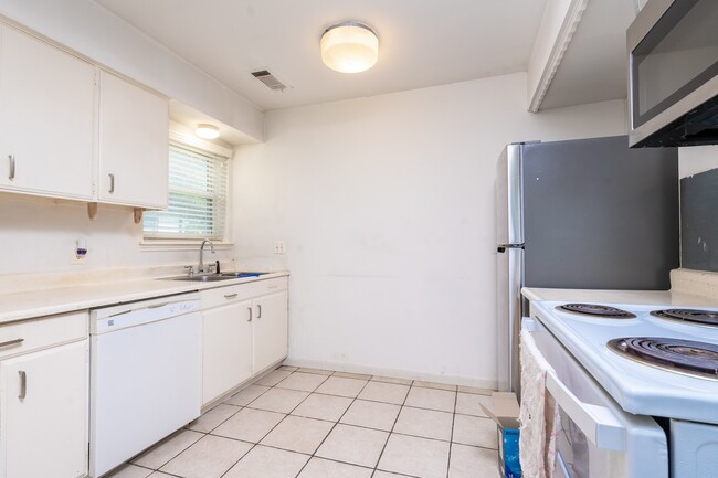 Building Photo - 8819 Hazen St