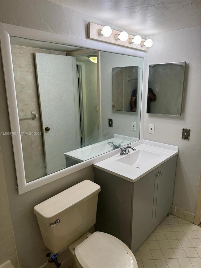 Building Photo - 112 Lake Emerald Dr