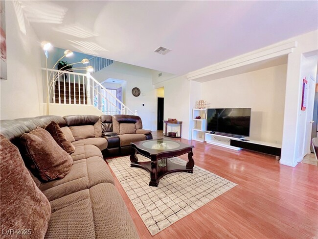 Primary Photo - 5804 Fine Lace St