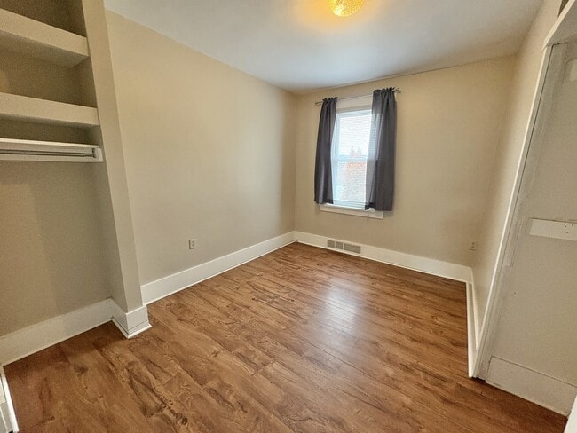 Building Photo - 793 Valley Rd