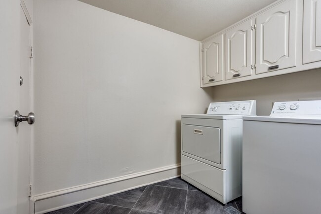 Building Photo - Charming Custom Duplex in Prestigious Pres...