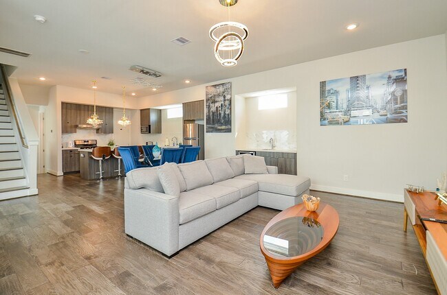 Building Photo - 5811 Fairdale Ln