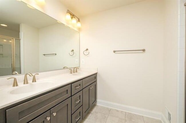 Building Photo - Luxury Home in Preston Lake
