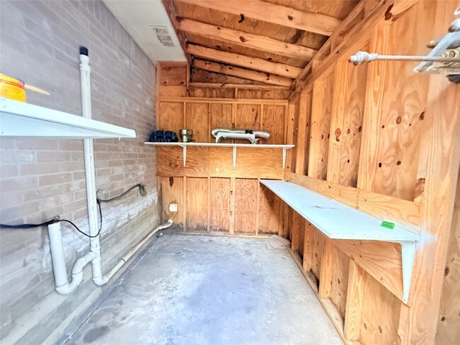 Building Photo - 208 Laurie Ln