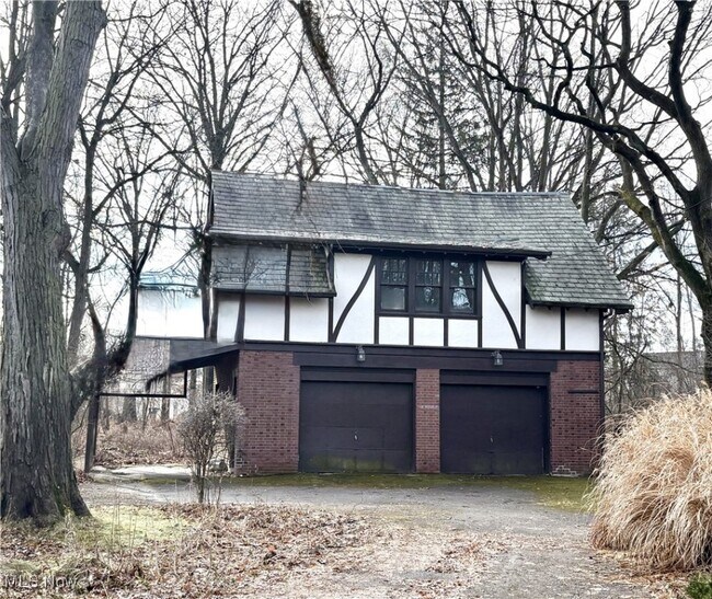 Building Photo - 607 Copley Rd