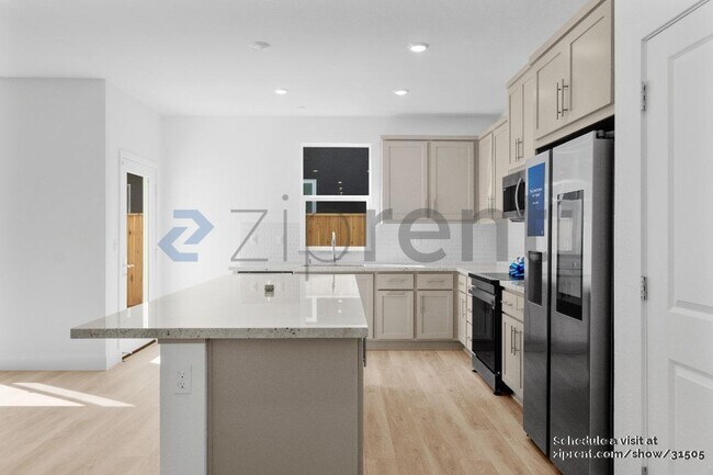 Building Photo - 146 W Ft Bragg Pl