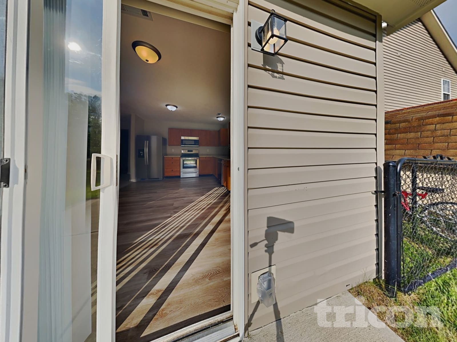 Building Photo - 2490 Lakecrest Dr