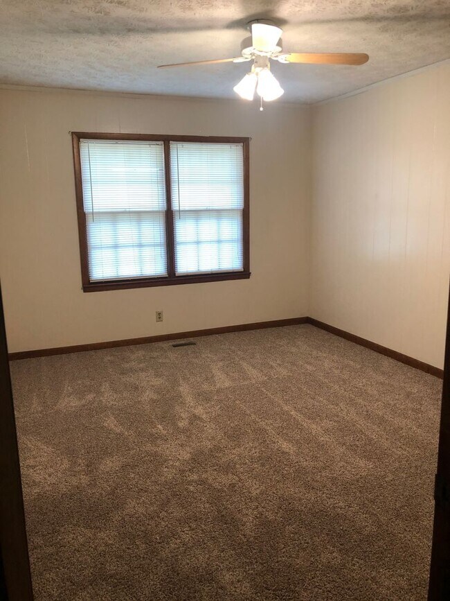 Building Photo - 880 Locke Dr
