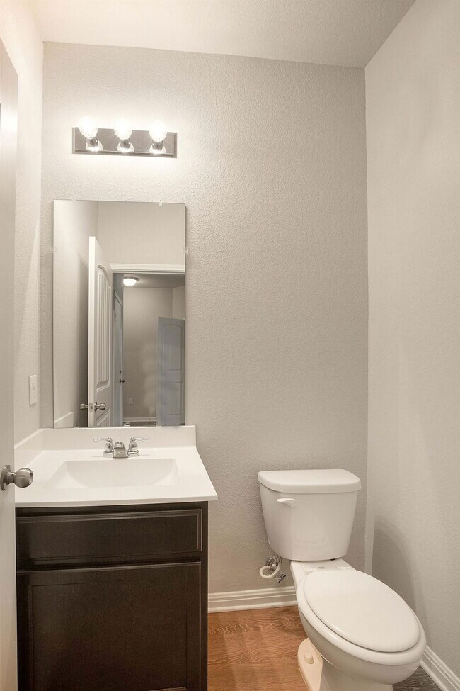 Building Photo - 516 E Slaughter Ln