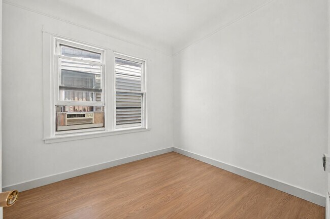 Building Photo - 73 Van Reypen St