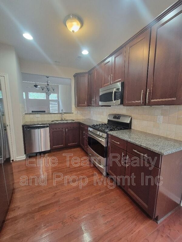 Building Photo - 2339 Whitford Ln