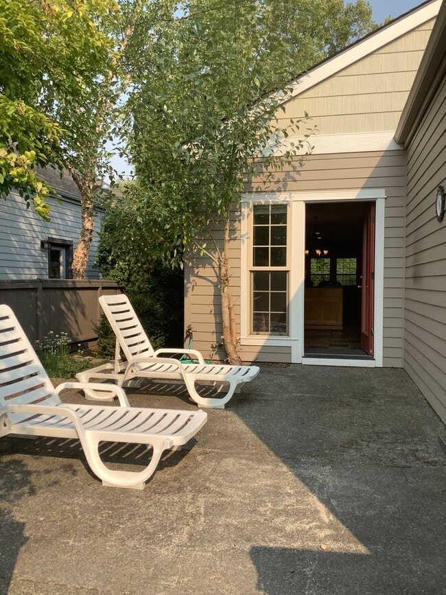 Building Photo - Three bedroom home near N. Mountain Nature Park. | Available April