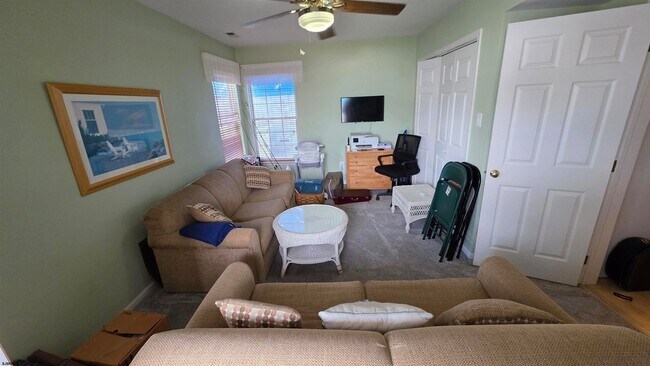 Building Photo - 9604 Ventnor Ave