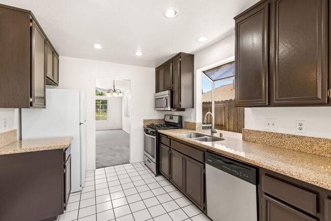 Building Photo - 4BD/2BA Ranch Style Home w/Private Yard, 2...