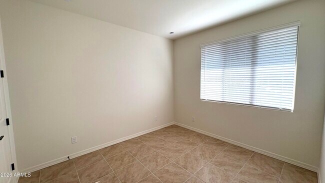 Building Photo - 5602 W Mauna Loa Ln