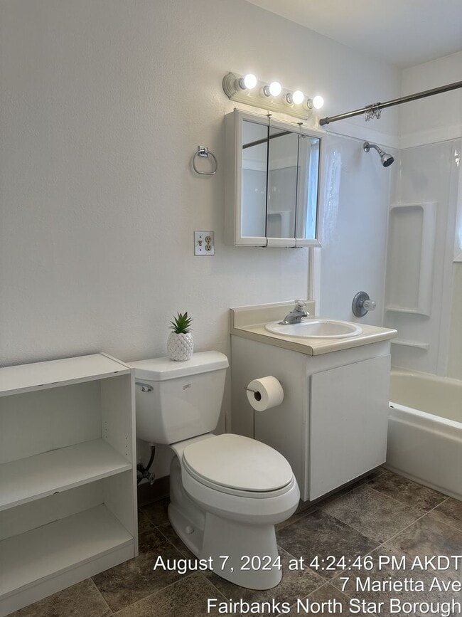 Building Photo - Charming 1 bedroom apt in quiet complex! T...