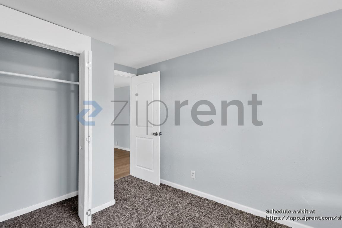 Building Photo - 1615 E 90th St S