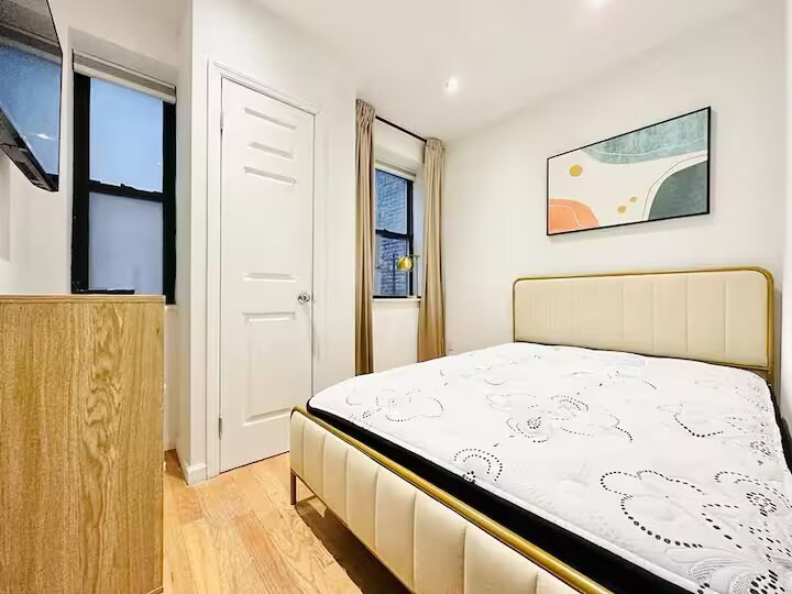 Building Photo - Furnished room/NOT APARTMENT