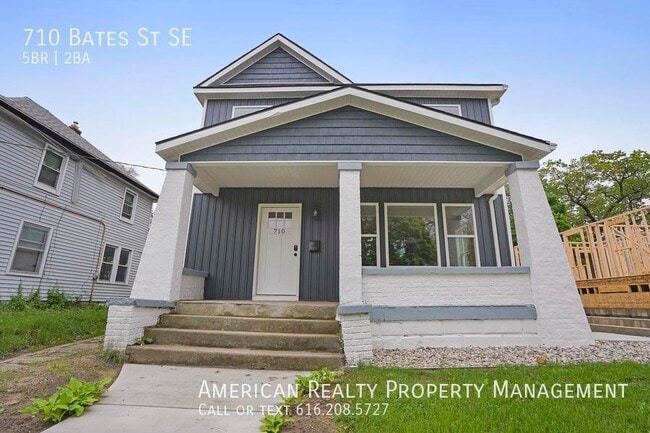 Building Photo - 710 Bates St SE