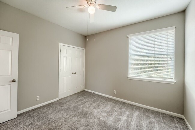 Building Photo - 2515 Allred Dr