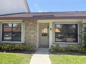 Building Photo - 1200 Parkside Green Dr