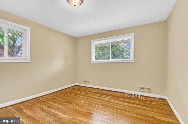 Building Photo - 10228 Farnham Dr