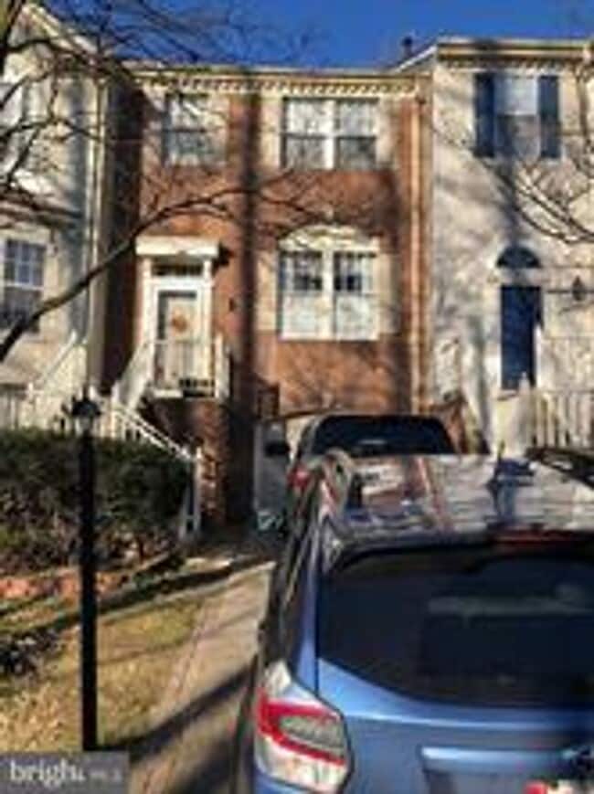 Building Photo - SPACIOUS TH IN OLNEY