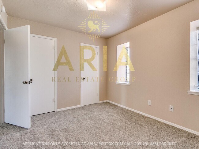 Building Photo - Spacious 2 Bed/1.5 Bath Townhouse in East ...