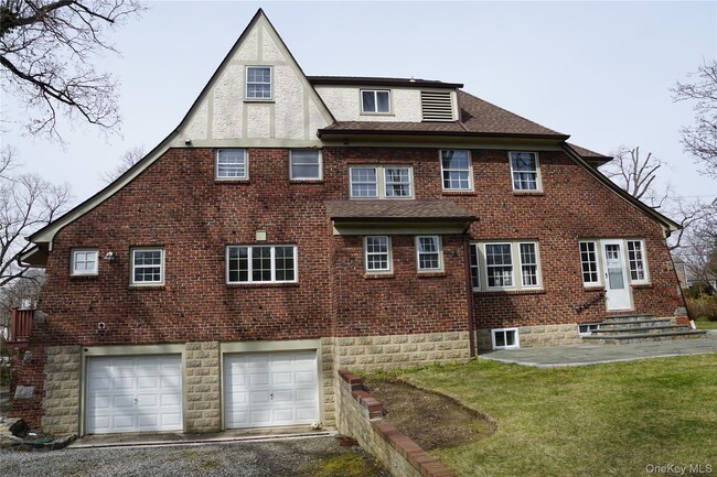 Building Photo - 16 Bon Air Ave