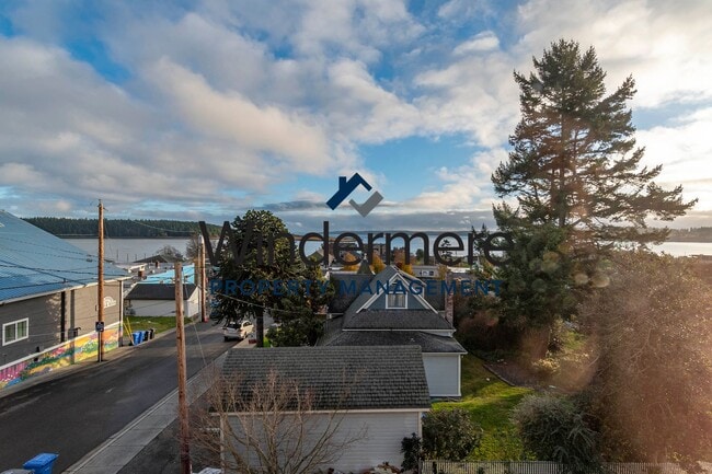 Building Photo - 2 Bedroom Waterview Condo