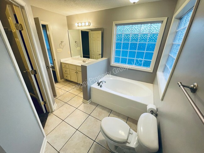 Building Photo - For Rent - 3BR/2BA + Garage