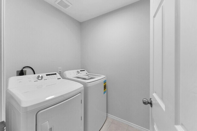 Building Photo - 16007 Sandy Path Ln