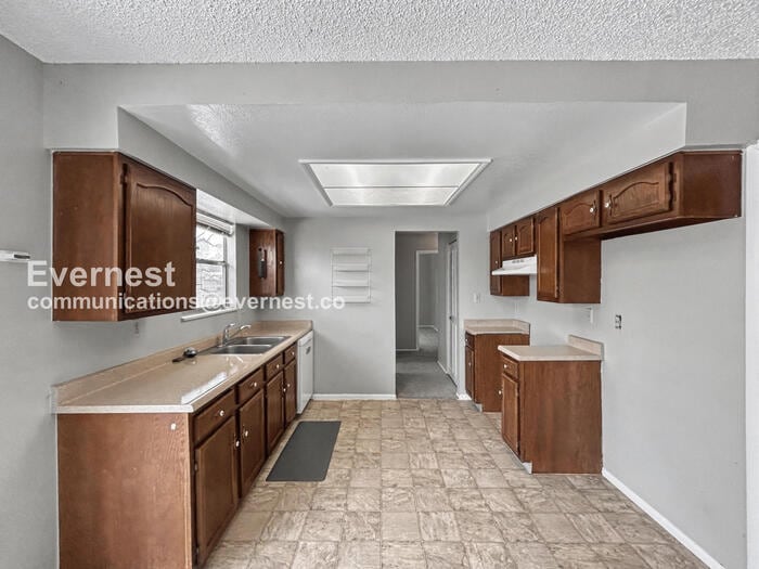 Building Photo - 7380 Colonial Dr