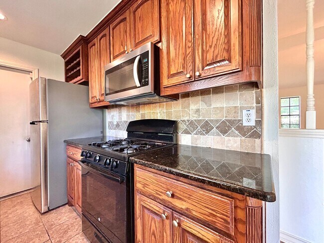 Building Photo - Cozy 3BR/2BA Single-Story Home with Privat...