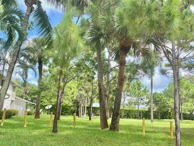 Building Photo - 5330 Elmhurst Rd