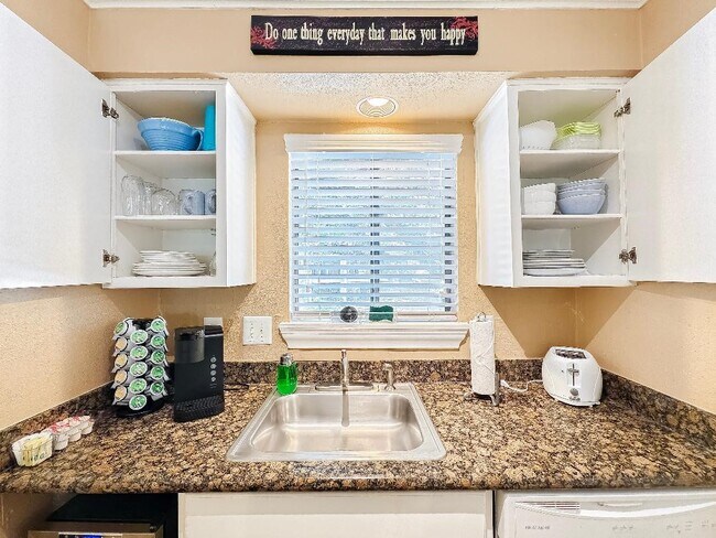 Building Photo - 12100 Melville Dr