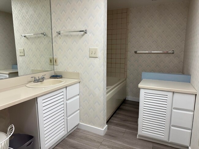 Building Photo - 40461 Bay Hill Way