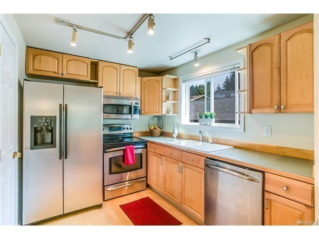 Building Photo - Beautiful 2 Bed 1.5 Bath in Sought After Woodridge, Bellevue.