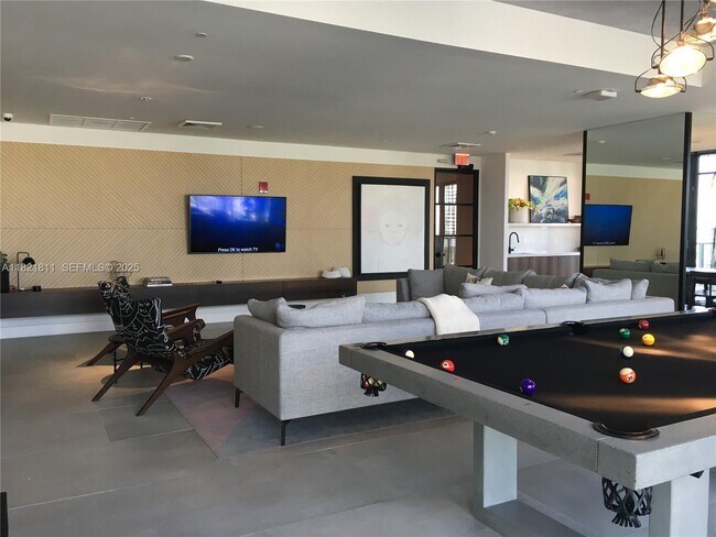 Building Photo - 121 NE 34th St