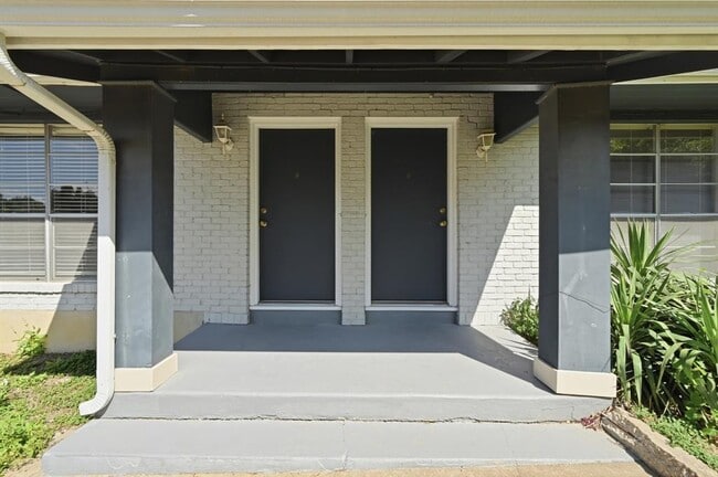 Building Photo - 2712 St Edwards Cir