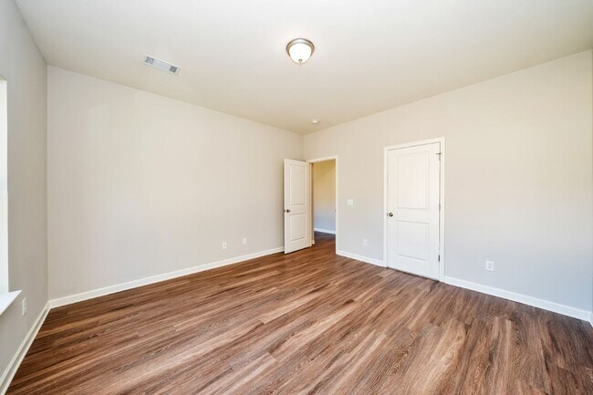 Building Photo - Newly Renovated Home in Brookwood!