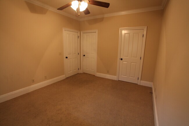 Building Photo - Downtown Auburn Luxury Living – Steps from...