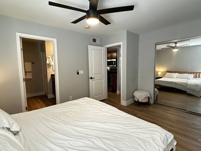 Building Photo - FULLY FURNISHED 1 BEDROOM 1 BATHROOM CONDO UPDATED HEART OF THE VALLEY