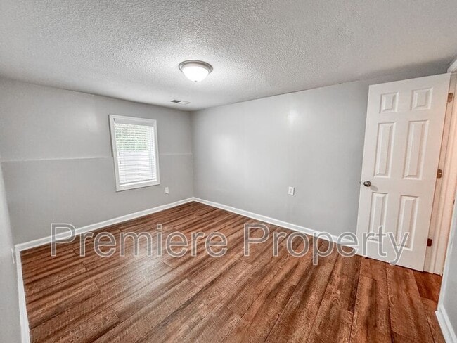 Building Photo - 3908 Springfield St